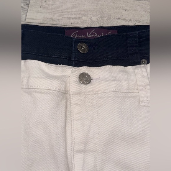 Gloria Vanderbilt Amanda Capris (2 pairs one white & one denim) - Picture 3 of 10